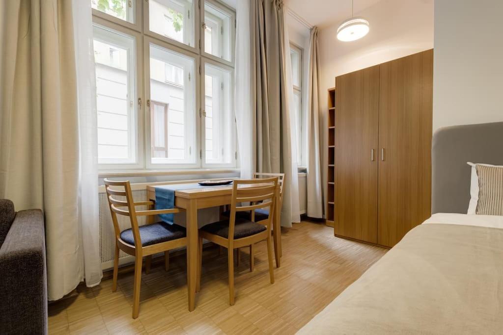 Deluxe Suite In Prime Location プラハ エクステリア 写真