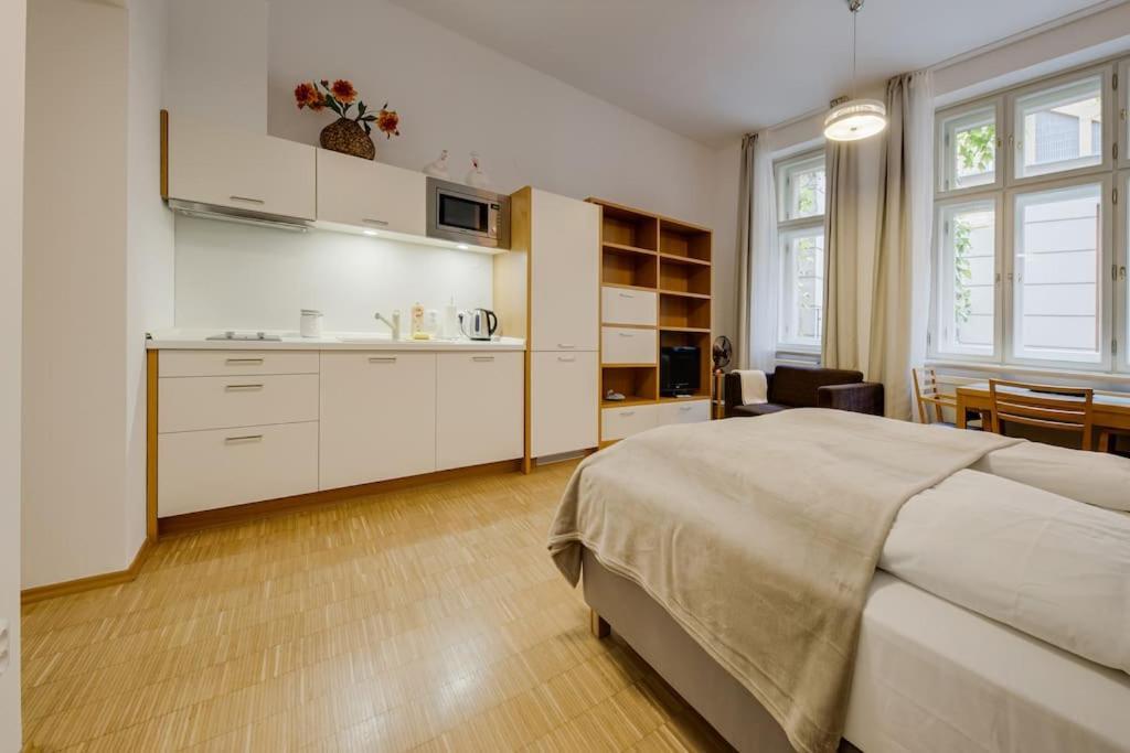 Deluxe Suite In Prime Location プラハ エクステリア 写真