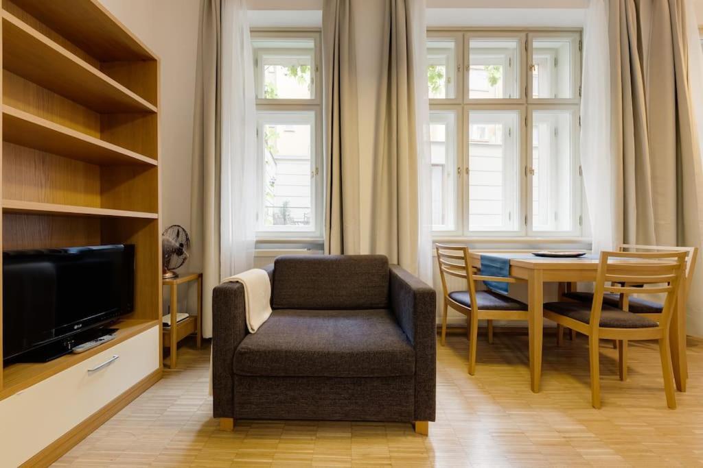 Deluxe Suite In Prime Location プラハ エクステリア 写真
