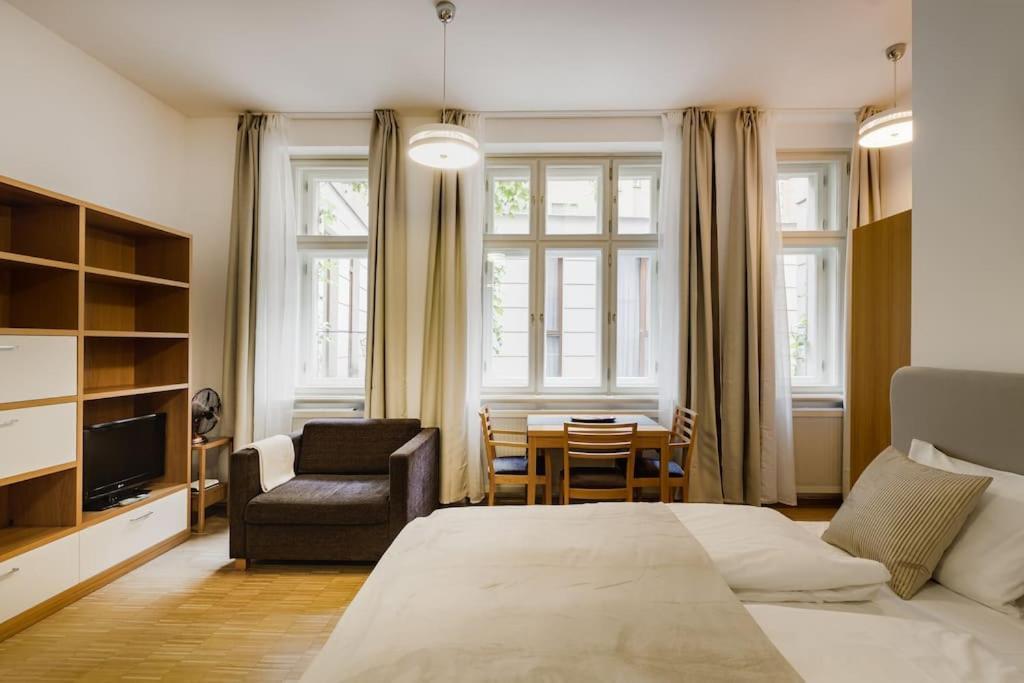 Deluxe Suite In Prime Location プラハ エクステリア 写真
